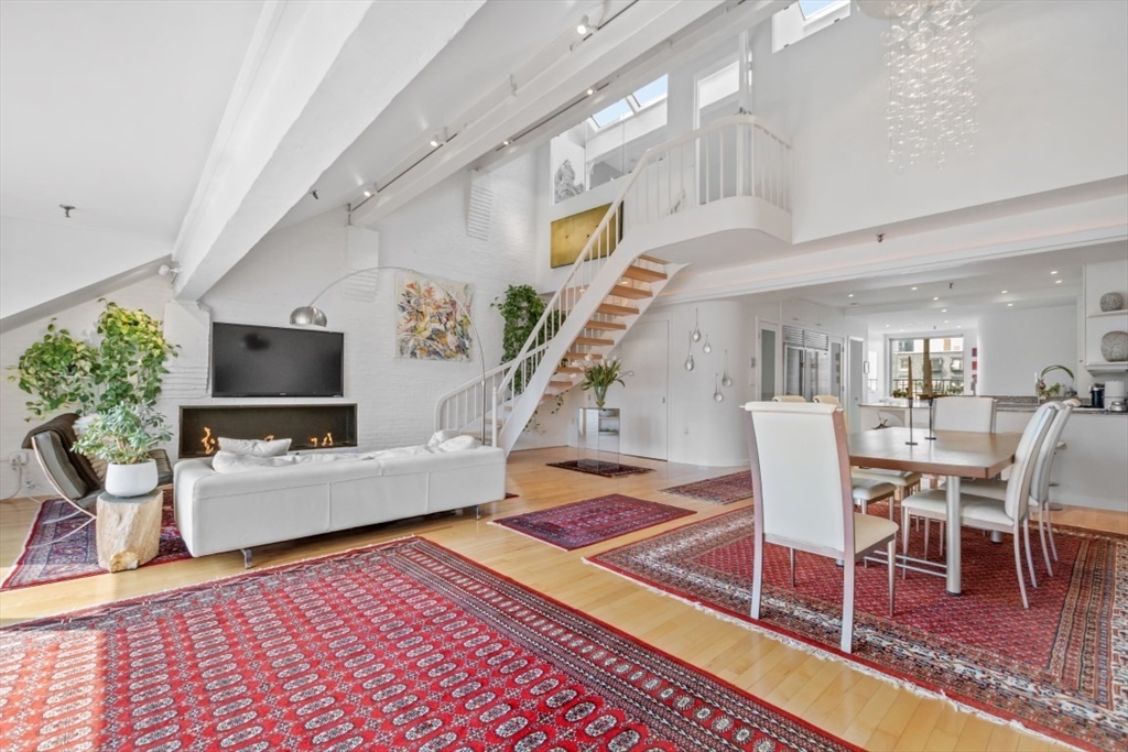 43 Commercial Wharf, Unit 8 Boston, MA 02110 - Photo 5 of 32