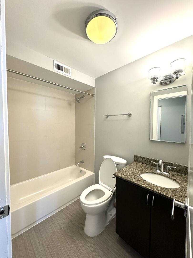 3033 North Sheridan Road, Unit 1505 Chicago, IL 60657 - Photo 10 of 12