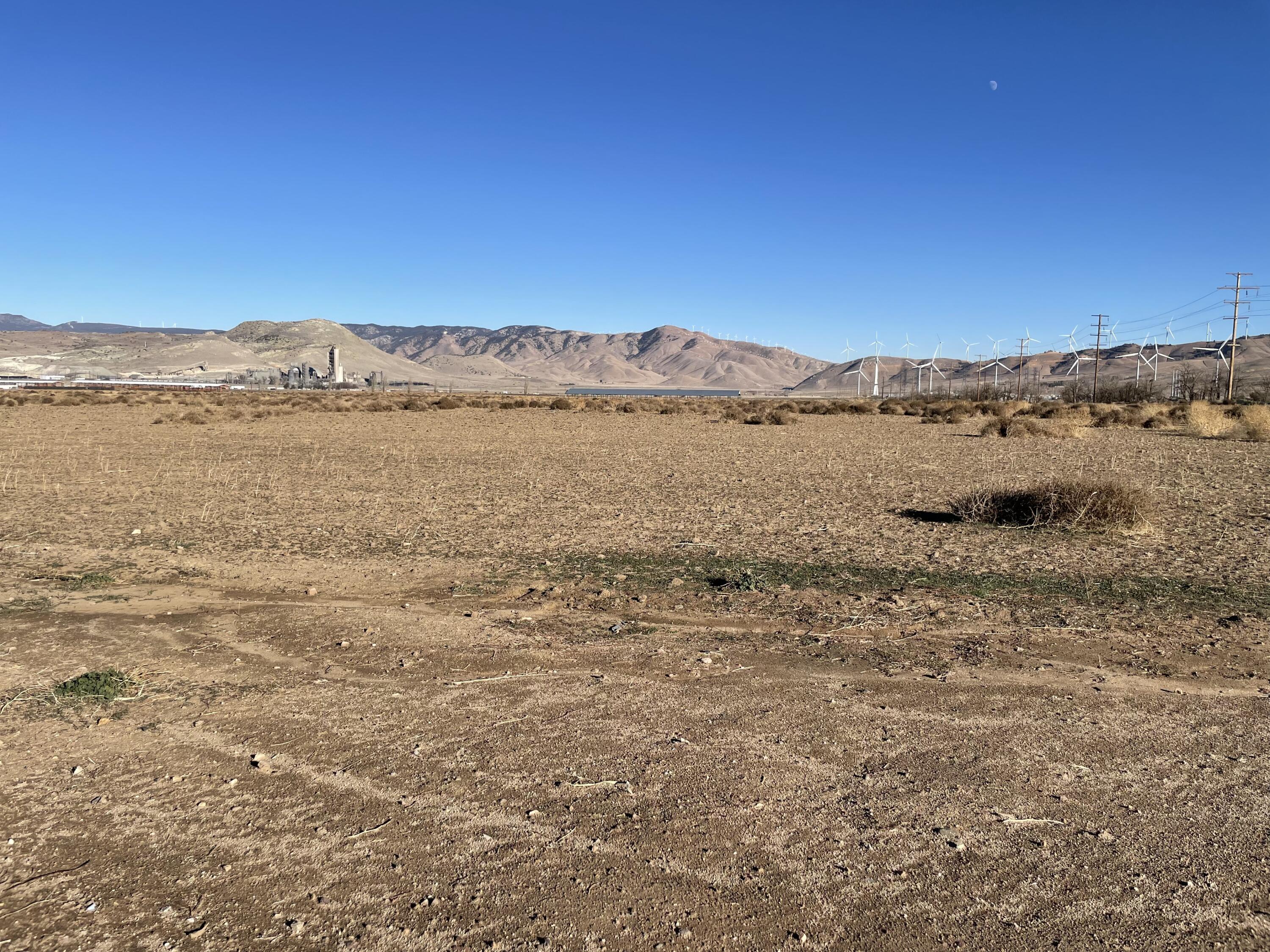 20028 Tehachapi Willow Springs Road Tehachapi, CA 93561 - Photo 14 of 24 a view of lake view and mountain