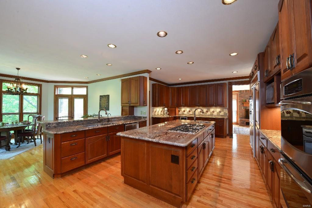 4 Glaizeview Road Town and Country, MO 63017 - Photo 3 of 69 Gallery Image 3