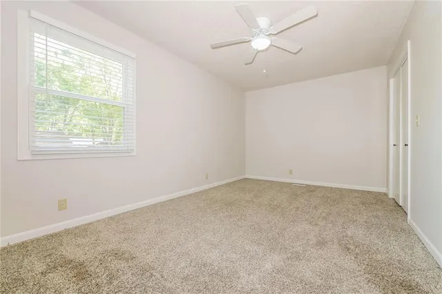 $2,200 | 303 East 11th Street, Kearney, MO 64060