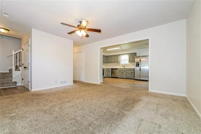 $2,200 | 303 East 11th Street, Kearney, MO 64060