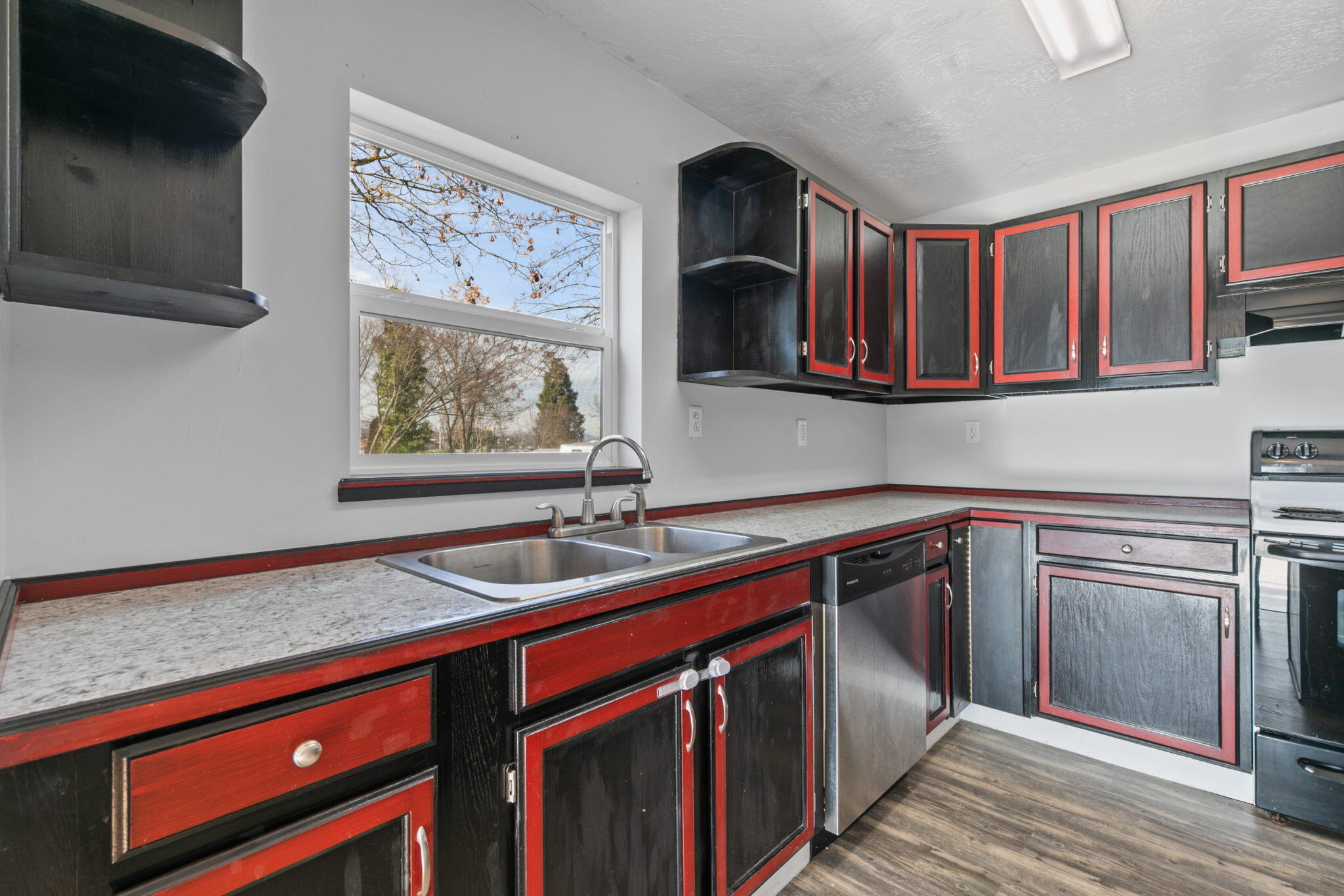 1101 Spring Street Medford, OR 97504 - Photo 12 of 25 Kitchen
