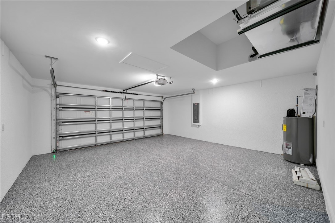 4106 35th Street Southwest Lehigh Acres, FL 33976 - Photo 18 of 38 a view of a garage room