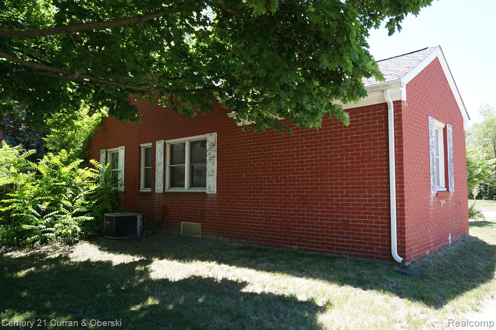 5043 South Wayne Road Wayne, MI 48184 - Photo 4 of 25
