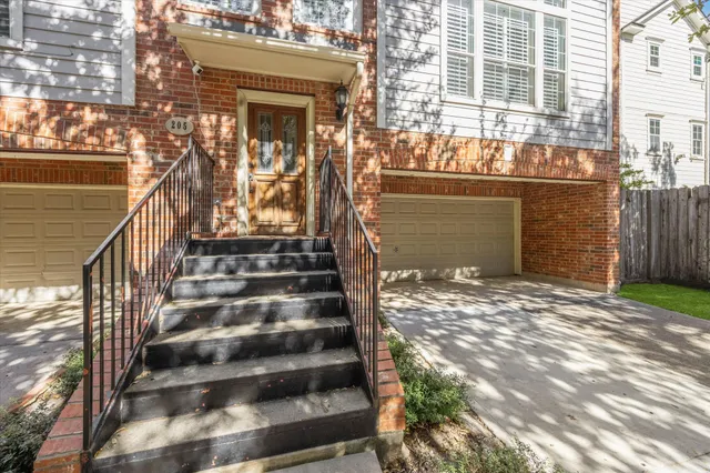 $3,100 | 205 Dennis Street, Houston, TX 77006
