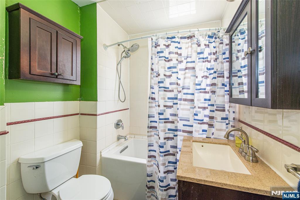 157 Van Riper Avenue Clifton, NJ 07011 - Photo 31 of 37