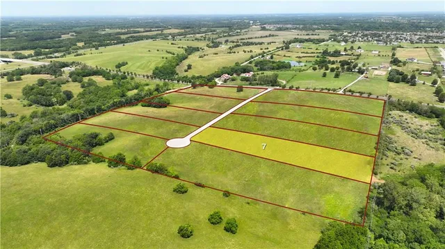 $390,000 | 10779 North Ewing Avenue, Kansas City, MO 64156