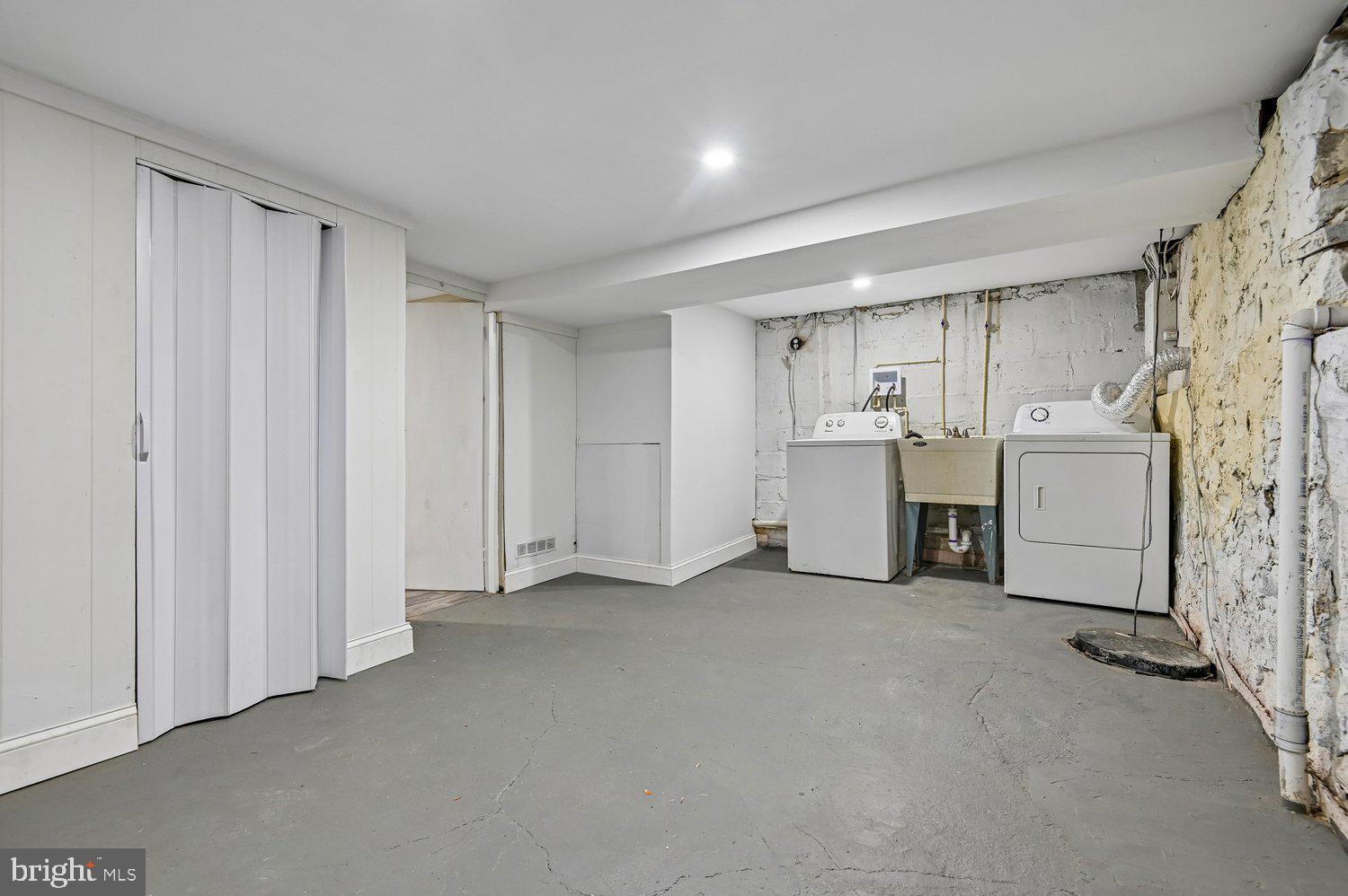 5105 Chalgrove Avenue Baltimore, MD 21215 - Photo 18 of 20 Laundry