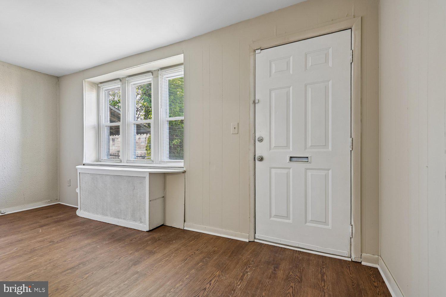 5105 Chalgrove Avenue Baltimore, MD 21215 - Photo 2 of 20 Entry