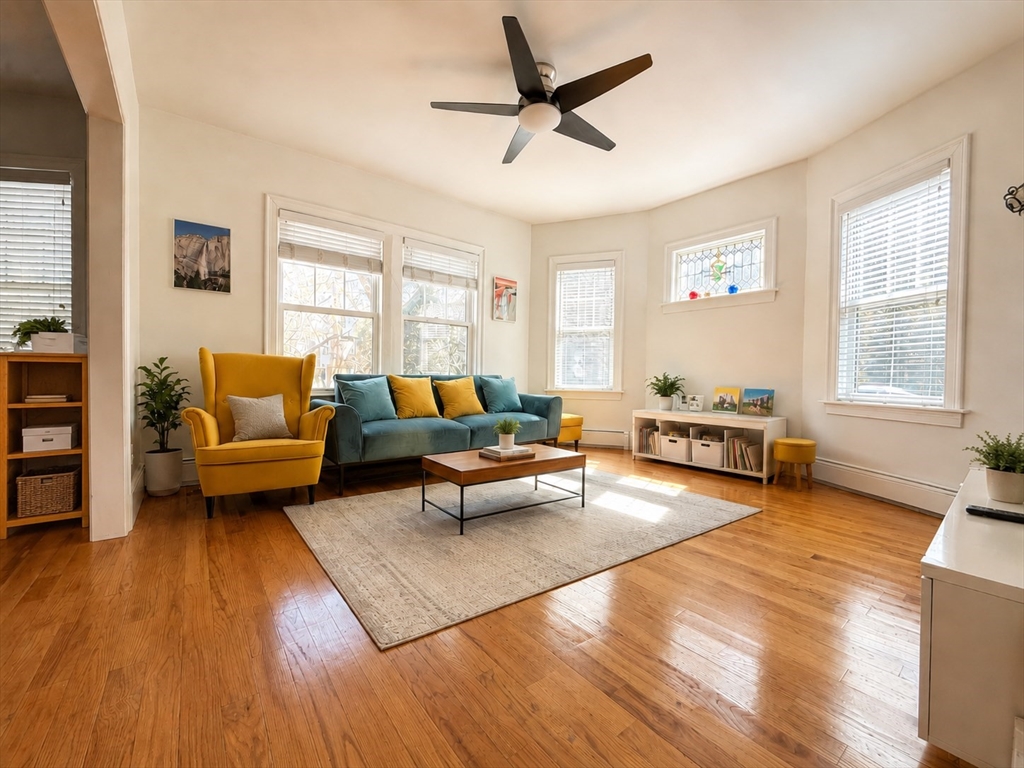 132 Middlesex Road, Unit 1 Chestnut Hill, MA 02467 - Photo 2 of 11