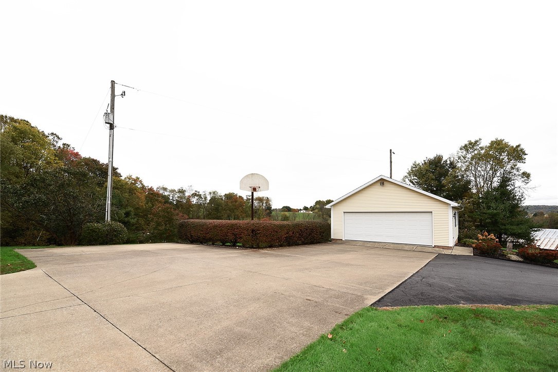 7224 Central Road Northwest Strasburg, OH 44680 - Photo 5 of 33