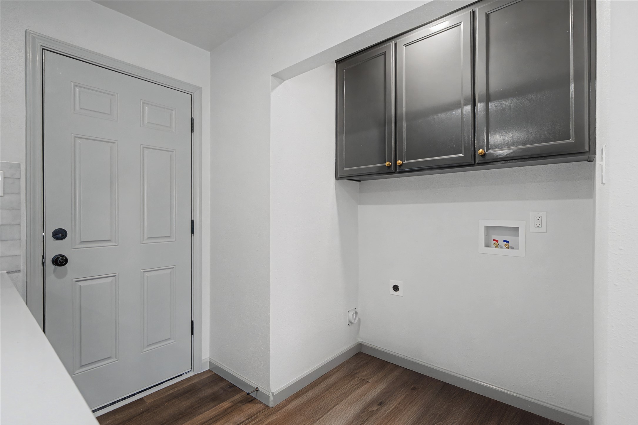 1108 Nottingham Drive Angleton, TX 77515 - Photo 11 of 27 a view of a microwave