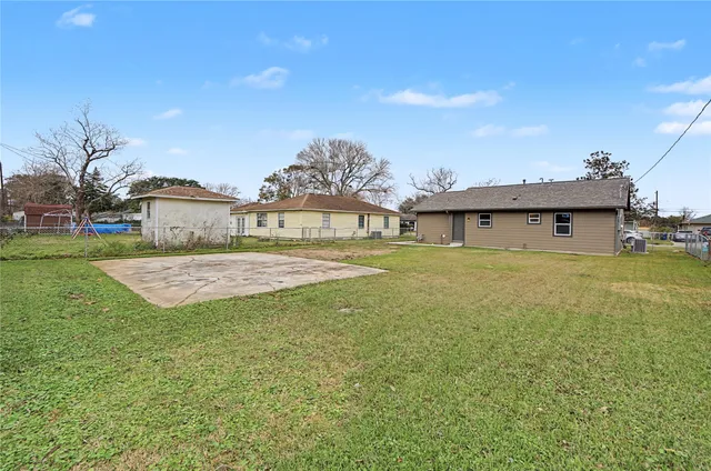 a view of a house with a big yard
