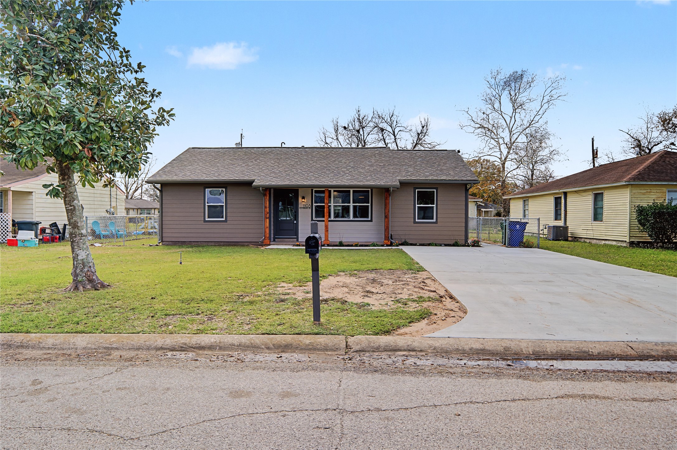 1108 Nottingham Drive Angleton, TX 77515 - Photo 27 of 27 a front view of a house with garden