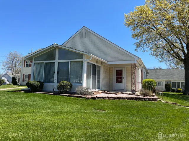 $2,250 | 333 Newport Way, Unit C, Monroe Township, NJ 08831