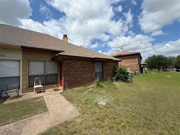 a backyard of a house with yard and barbeque oven