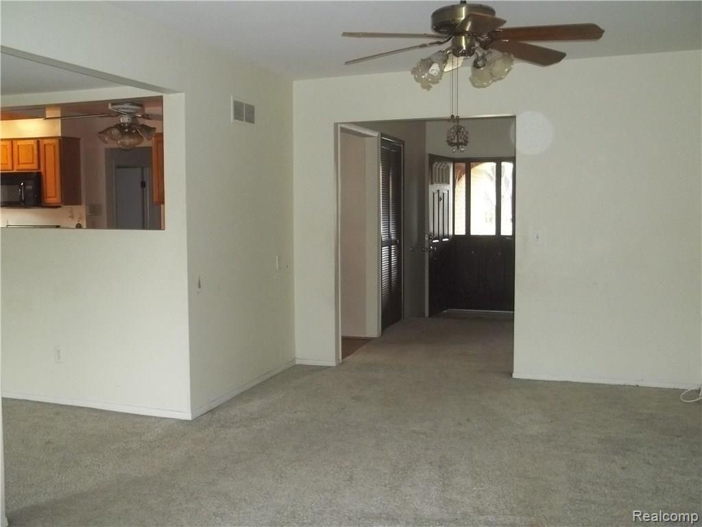 39668 Pinebrook Drive Sterling Heights, MI 48310 - Photo 12 of 28 100_1890.JPG