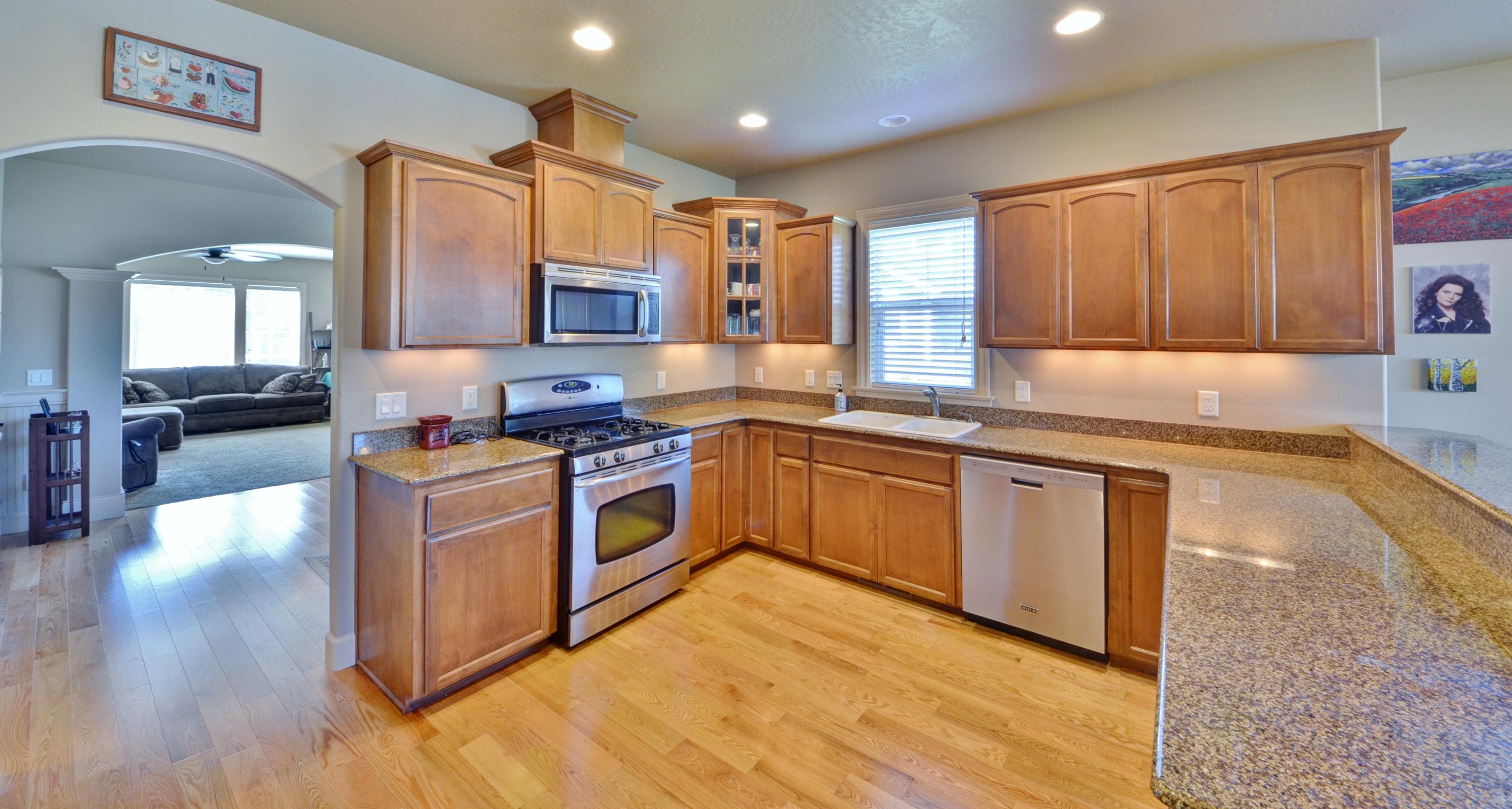 920 Buck Point Street Central Point, OR 97502 - Photo 12 of 40 042