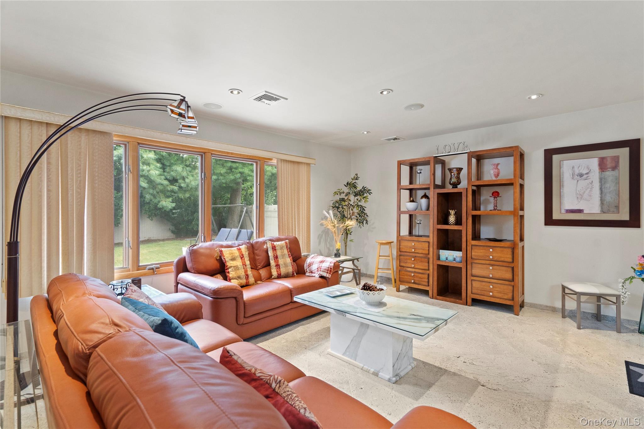 33 Shelter Hill Road Plainview, NY 11803 - Photo 11 of 34