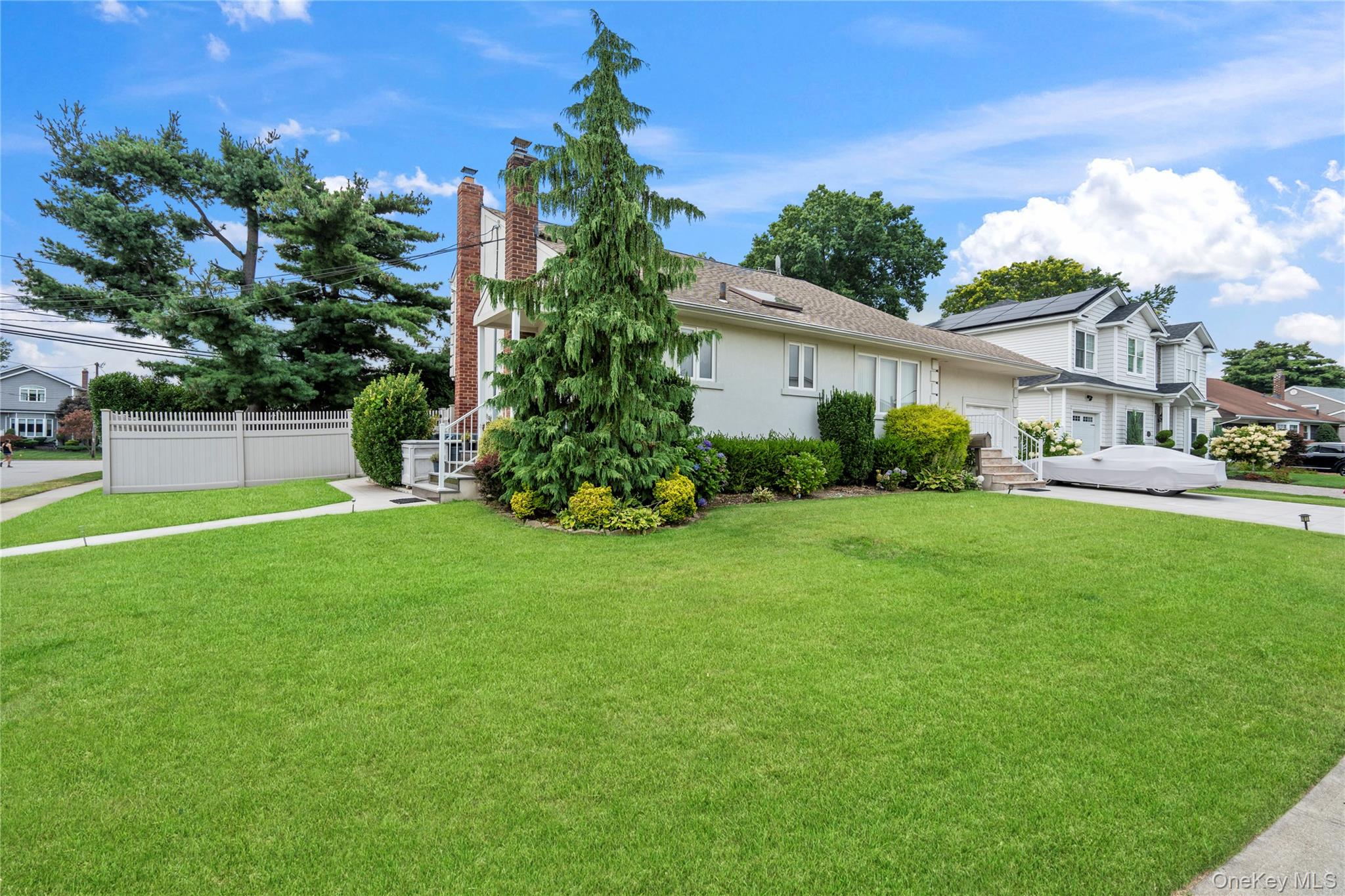 33 Shelter Hill Road Plainview, NY 11803 - Photo 2 of 34