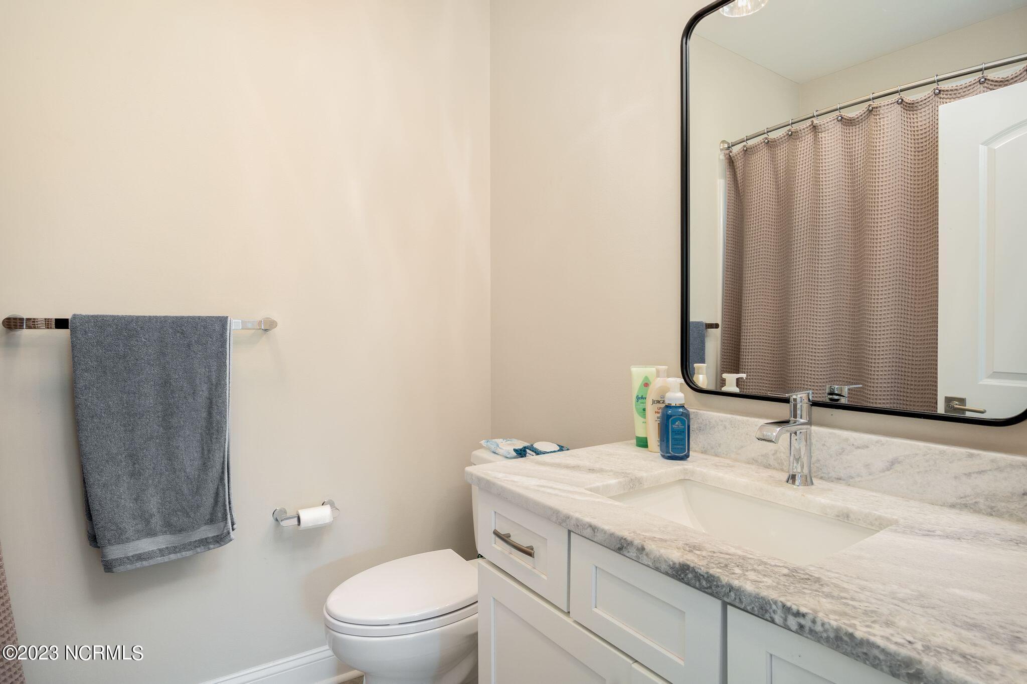 17 Gables Road New Bern, NC 28562 - Photo 58 of 129 Third Bathroom