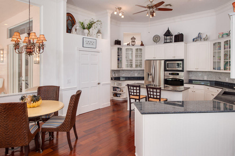 18690 Southeast River Ridge Road Tequesta, FL 33469 - Photo 4 of 17 Kitchen