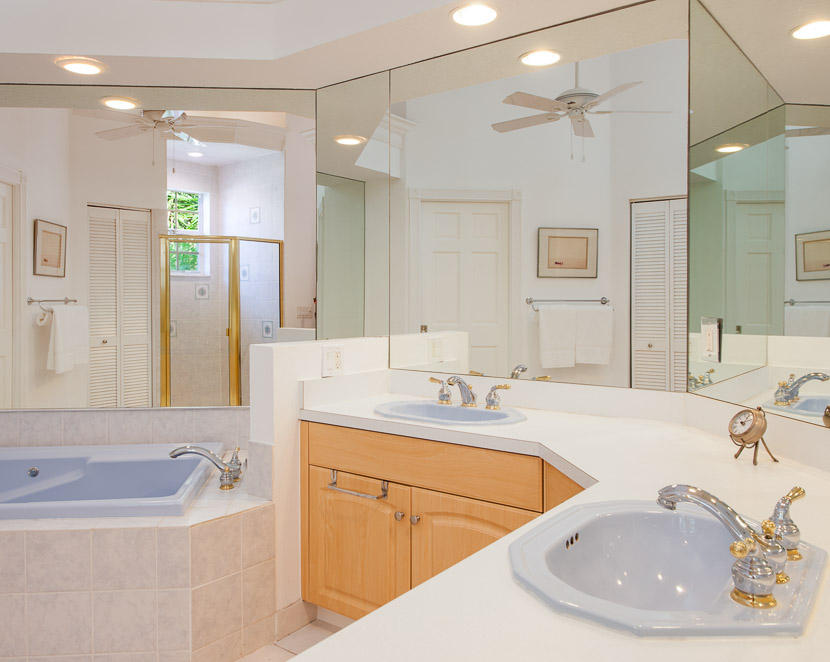 18690 Southeast River Ridge Road Tequesta, FL 33469 - Photo 10 of 17 Master Bathroom