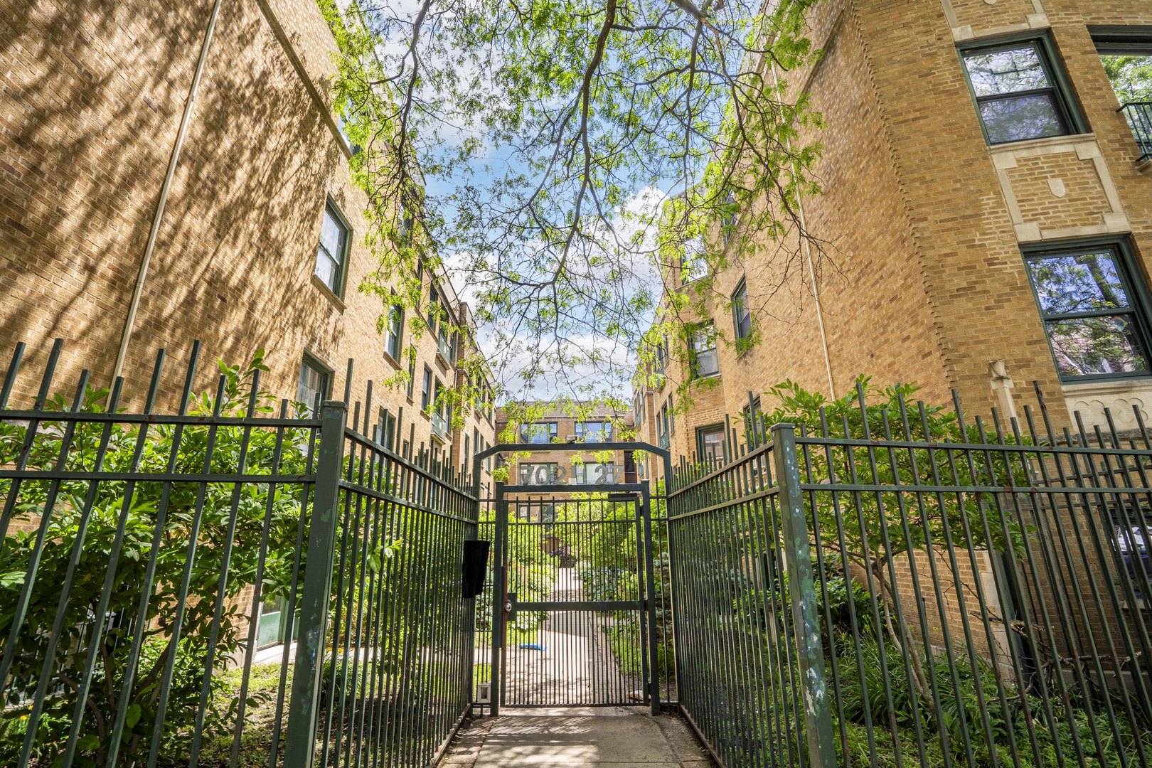 7025 North Sheridan Road, Unit 1N Chicago, IL 60626 - Photo 1 of 20