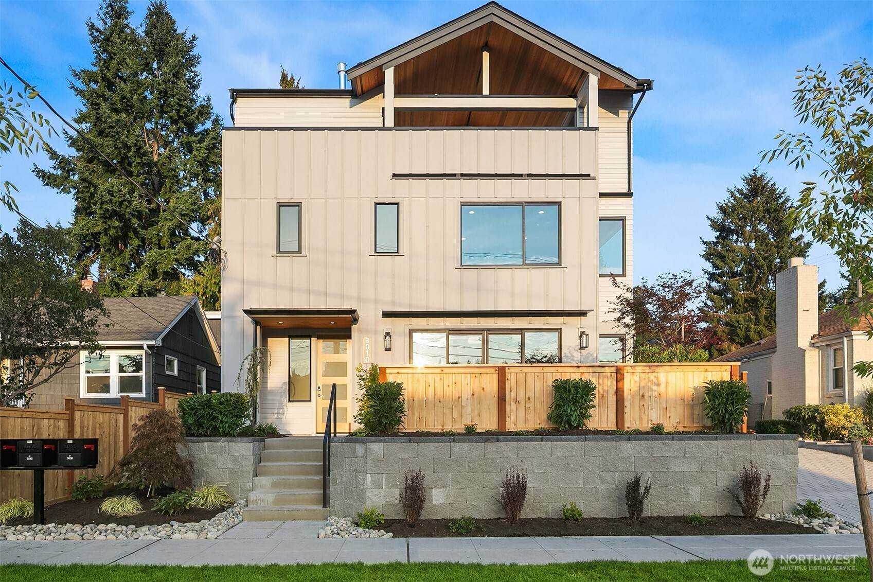 3010 32nd Avenue West Seattle, WA 98199 - Photo 1 of 35