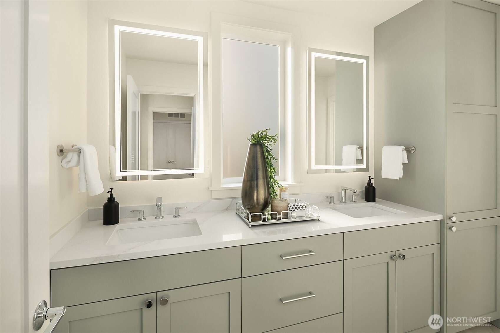 3010 32nd Avenue West Seattle, WA 98199 - Photo 23 of 35