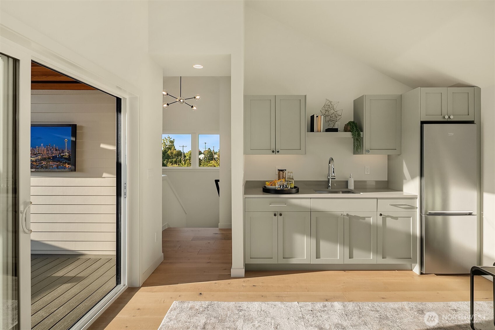 3010 32nd Avenue West Seattle, WA 98199 - Photo 30 of 35