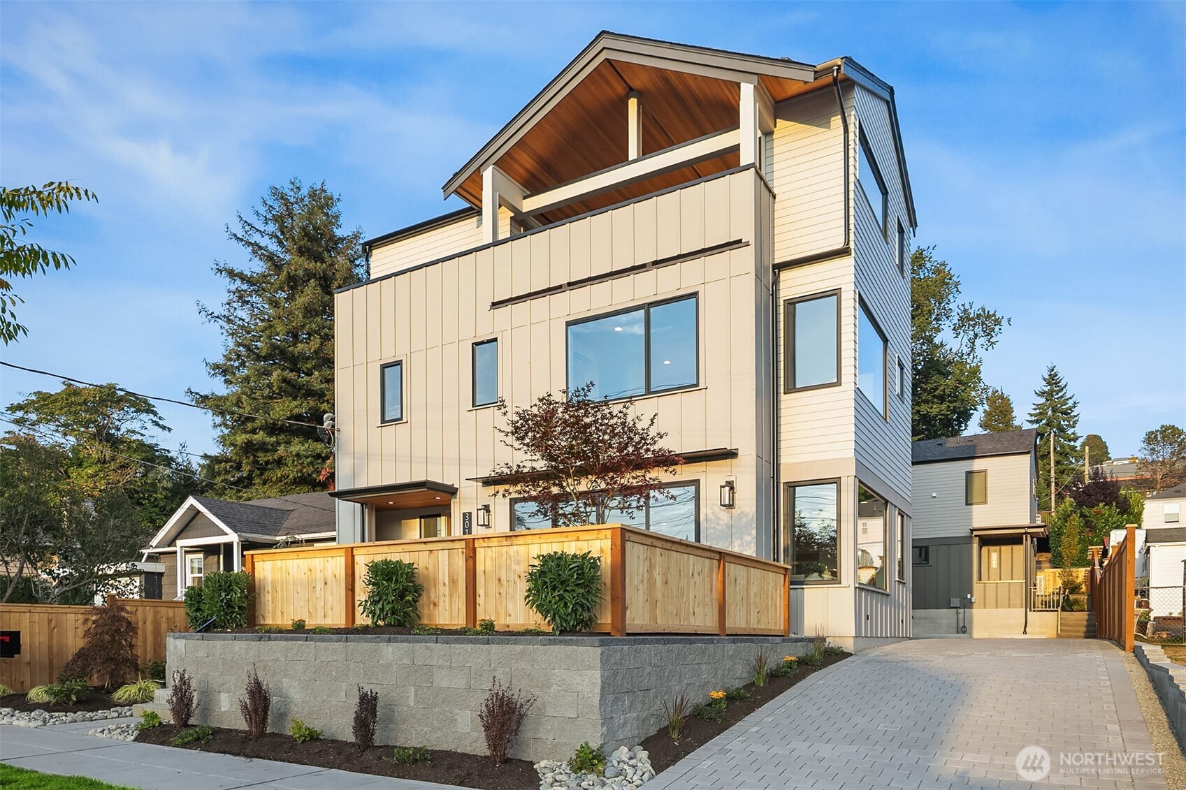 3010 32nd Avenue West Seattle, WA 98199 - Photo 3 of 35