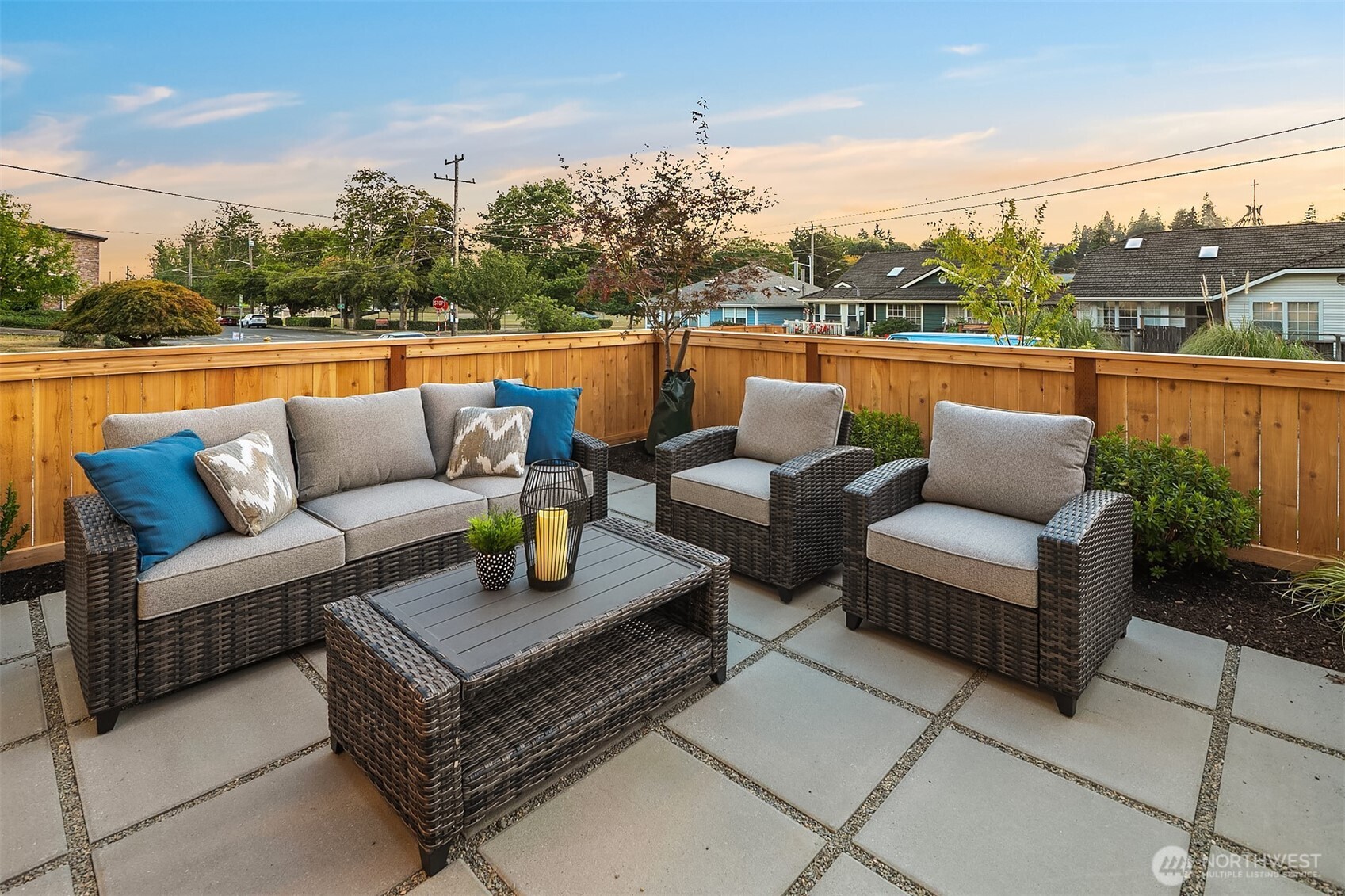 3010 32nd Avenue West Seattle, WA 98199 - Photo 5 of 35