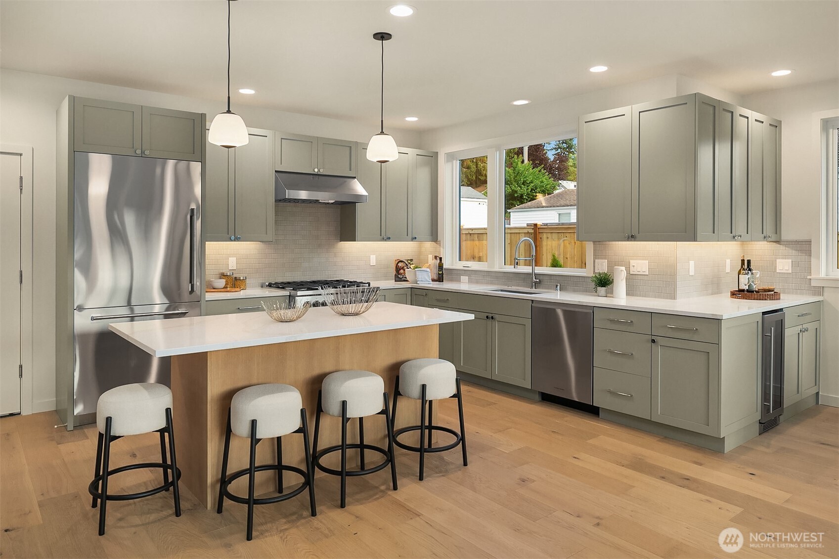 3010 32nd Avenue West Seattle, WA 98199 - Photo 8 of 35