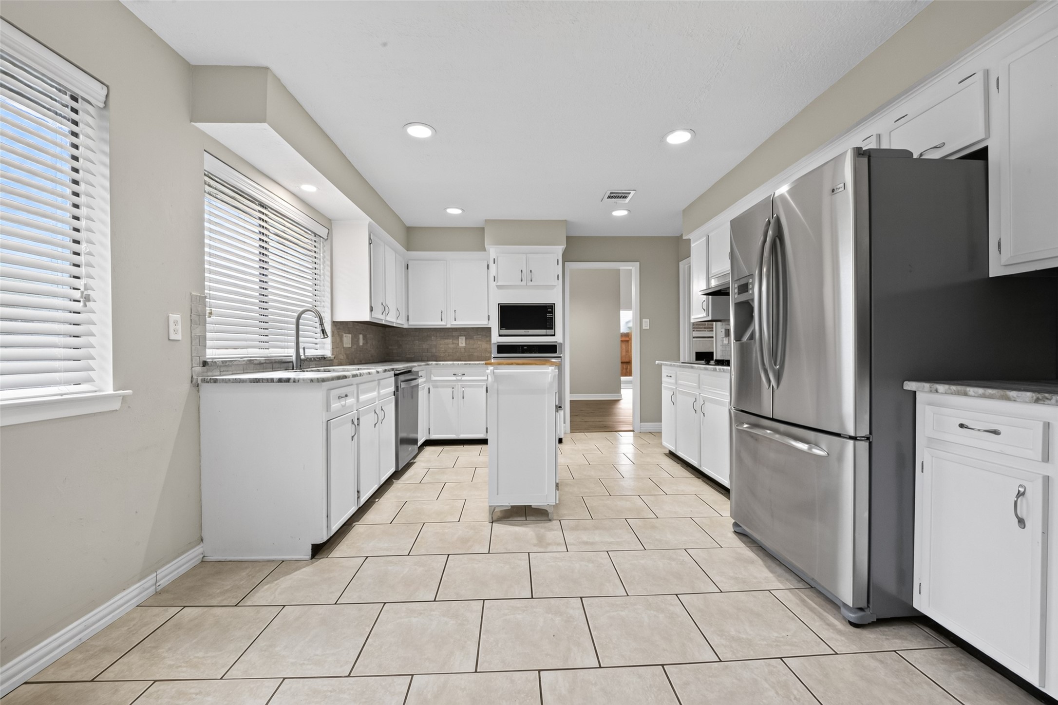 6122 Sanford Road Houston, TX 77096 - Photo 16 of 49