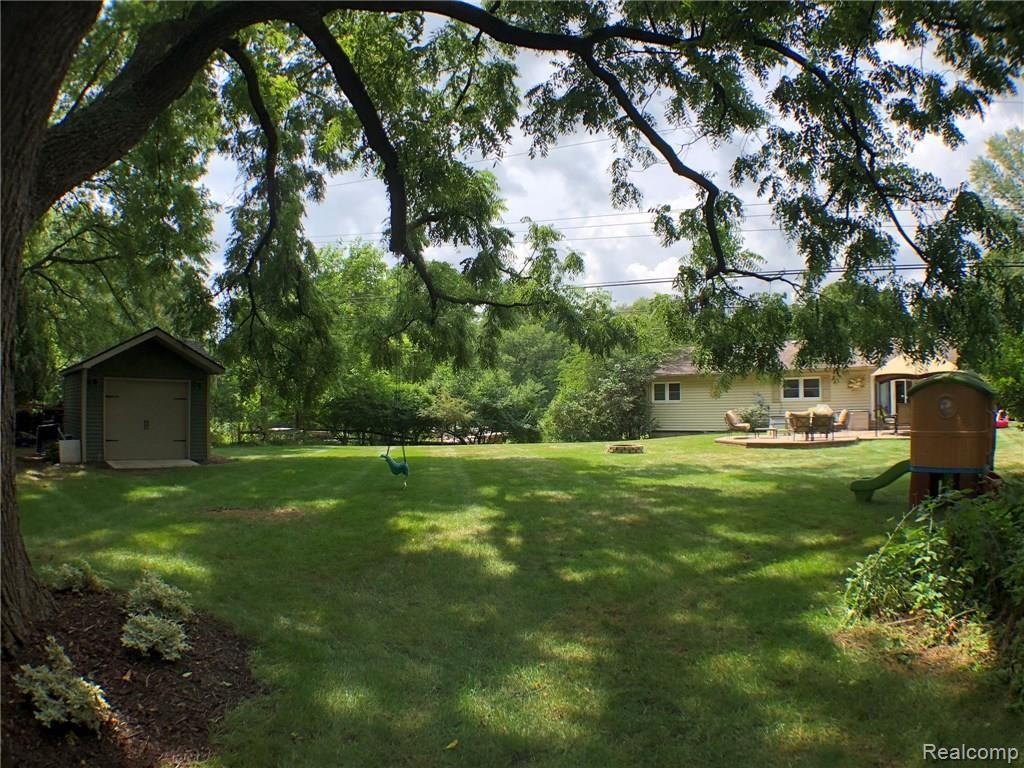 499 Rochdale Drive South Rochester, MI 48309 - Photo 7 of 28 Back02.jpg