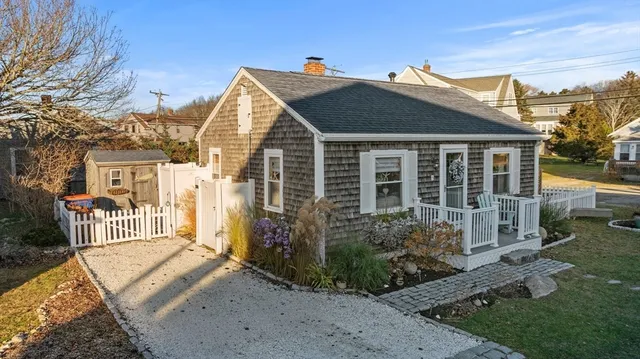 $635,000 | 5 Beach Street, Mattapoisett, MA 02739