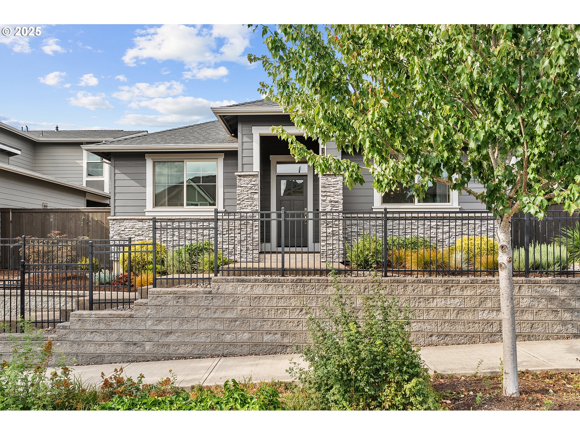 7245 Southwest Chestnut Lane Wilsonville, OR 97070 - Photo 2 of 48