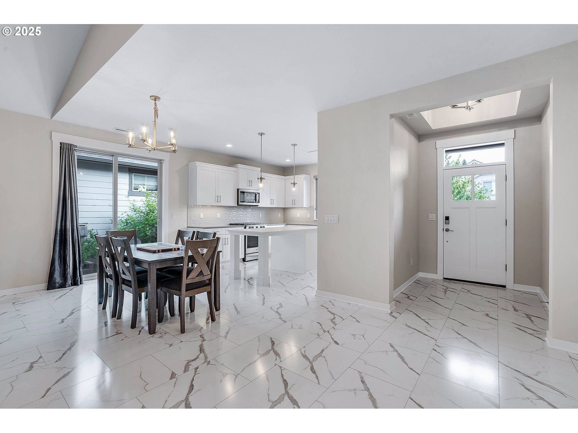 7245 Southwest Chestnut Lane Wilsonville, OR 97070 - Photo 7 of 48