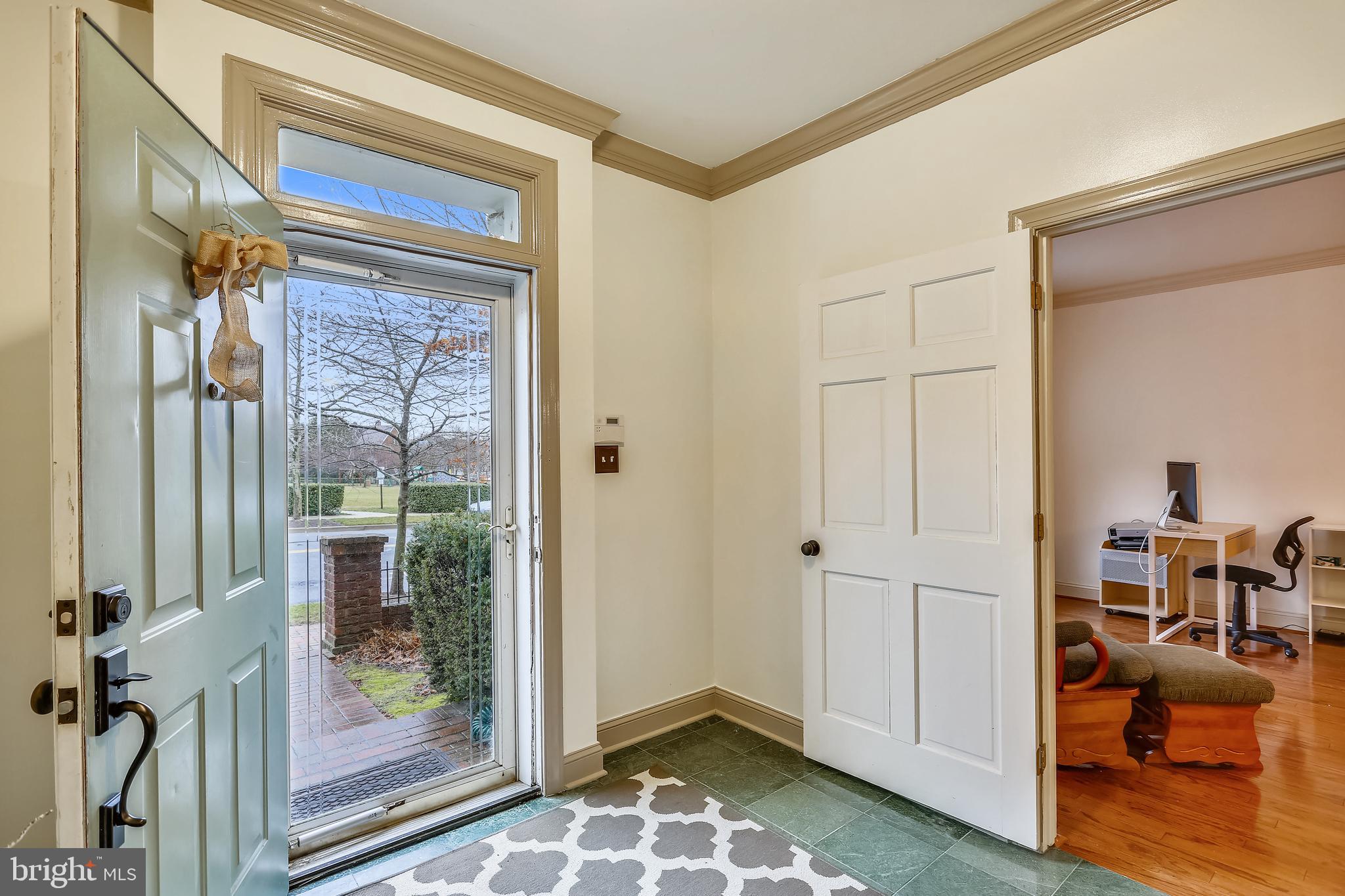 446 Tschiffely Square Road Gaithersburg, MD 20878 - Photo 3 of 44 Large entry foyer