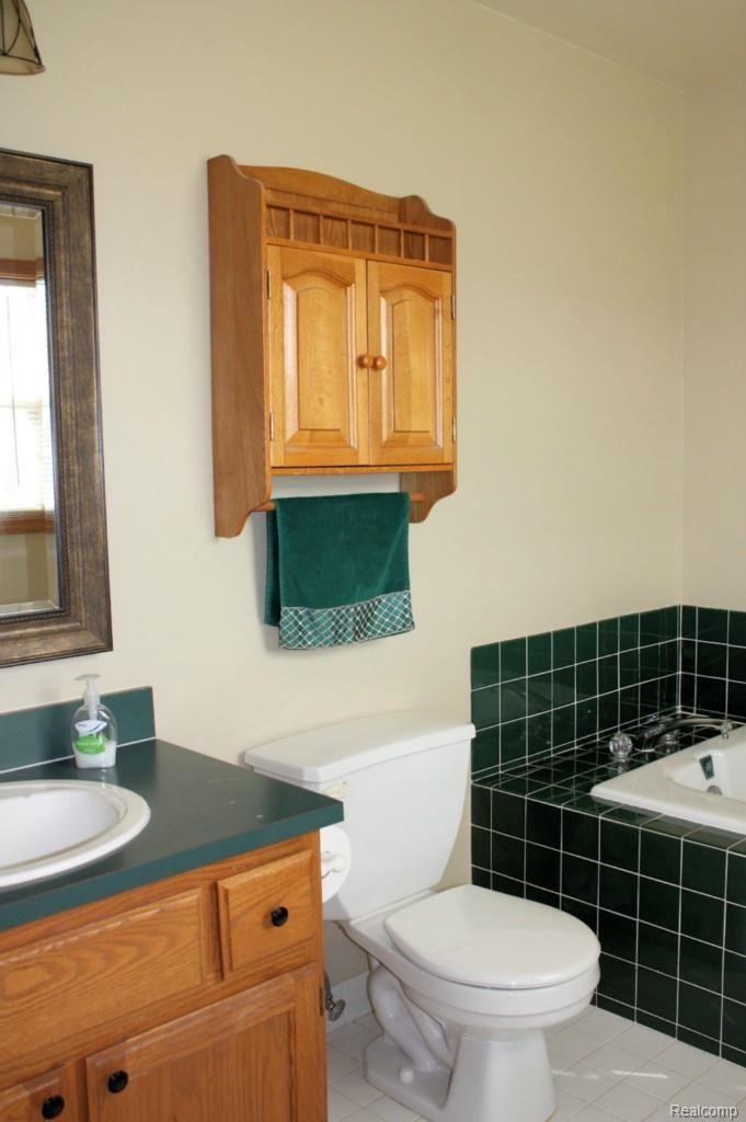 222 Holmes Road Allenton, MI 48002 - Photo 22 of 33 Mstr bath1.jpg