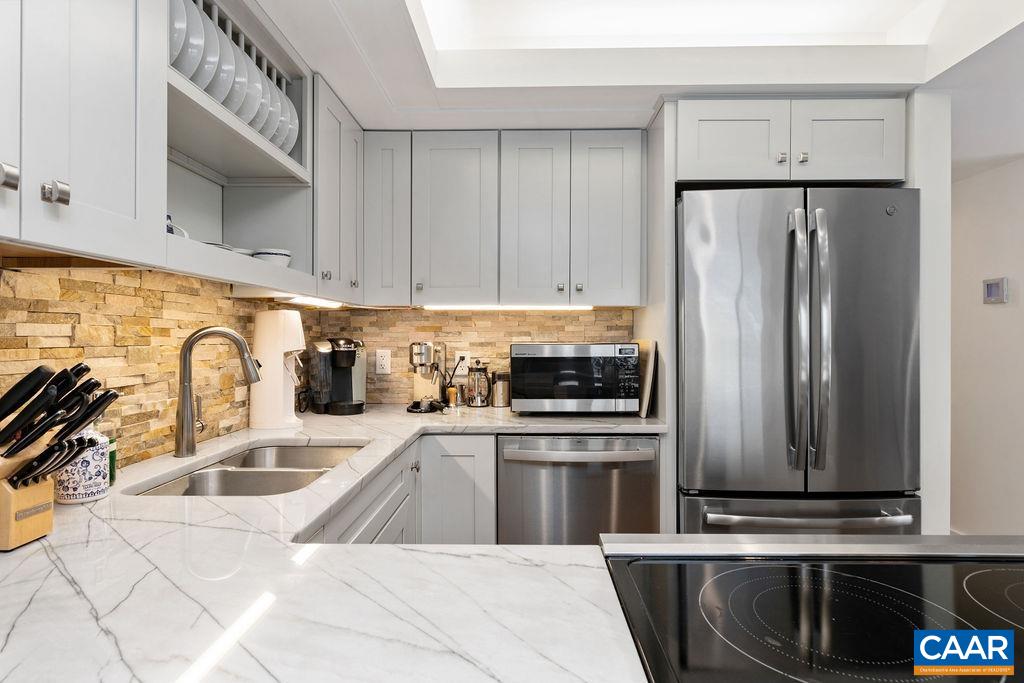 1478 Ledges Condos Roseland, VA 22967 - Photo 16 of 50 a kitchen with stainless steel appliances granite countertop a refrigerator sink and stove