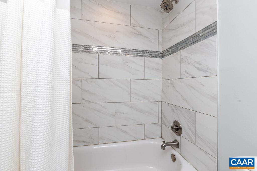 1478 Ledges Condos Roseland, VA 22967 - Photo 29 of 50 a bathroom with a shower and a bathtub