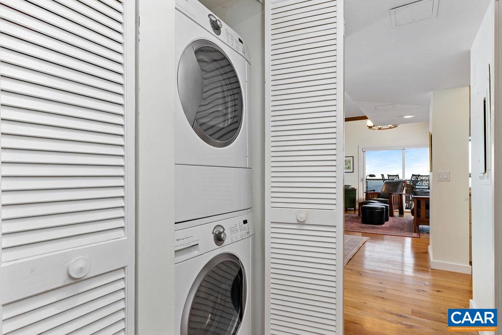 1478 Ledges Condos Roseland, VA 22967 - Photo 31 of 50 a view of a bedroom with a washer and dryer