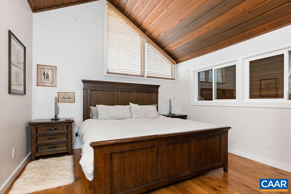 1478 Ledges Condos Roseland, VA 22967 - Photo 33 of 50 a bedroom with a bed and a night stand