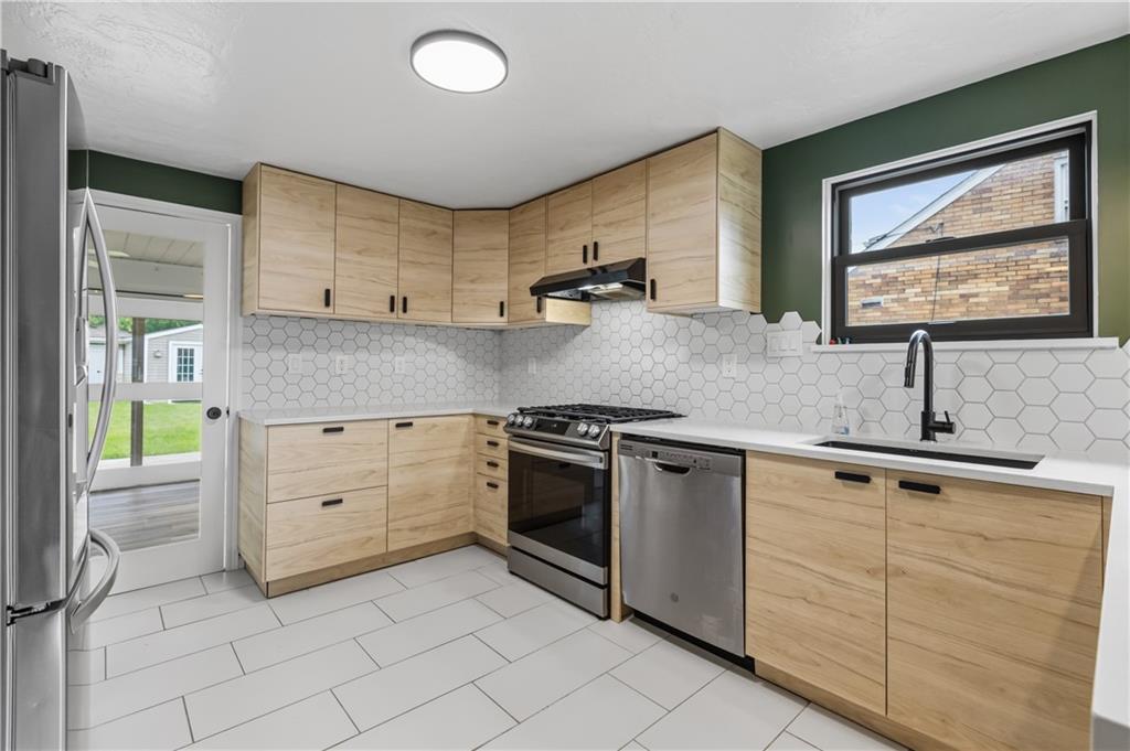 2025 Borland Road Pittsburgh, PA 15243 - Photo 8 of 30 Gallery Image 8