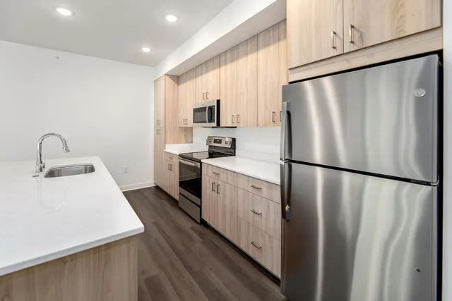 $2,850 | 1811 West Wysteria Lane, Unit 605, Oak Creek, WI 53154