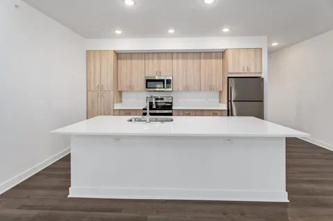 $2,850 | 1811 West Wysteria Lane, Unit 605, Oak Creek, WI 53154