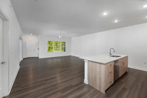 $2,850 | 1811 West Wysteria Lane, Unit 605, Oak Creek, WI 53154